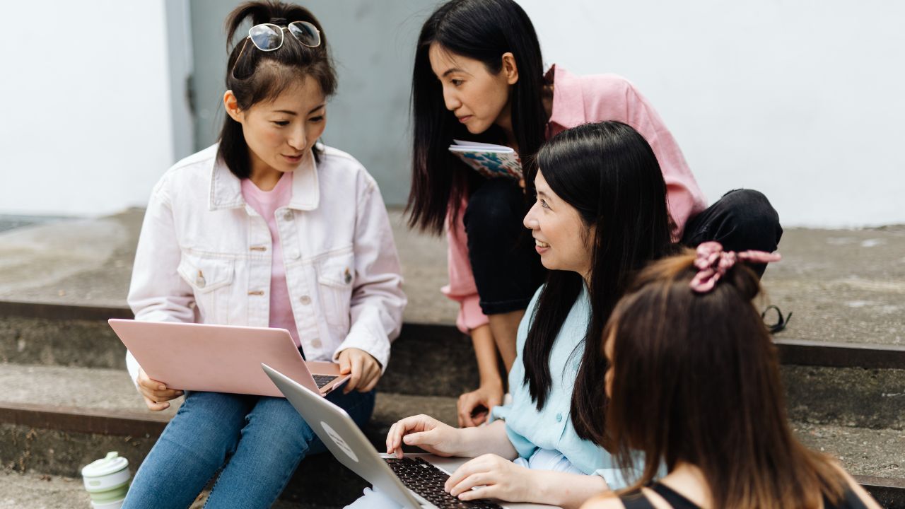大学生讨论投票