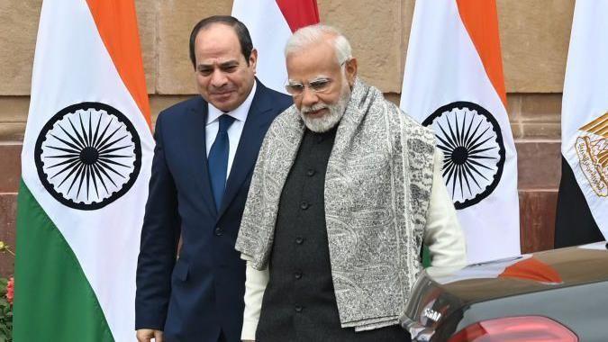 
                    2023ஆம் ஆண்டு ஜனவரி 25ஆம் தேதி அன்று புது டெல்லியில் உள்ள ஹைதராபாத் இல்லத்தில் நடைபெற்ற சந்திப்புக்கு முன்னர் எகிப்திய அதிபர் அப்தெல் ஃபத்தா அல்-சிசி மற்றும் இந்தியப் பிரதமர் நரேந்திர மோதி.
                
